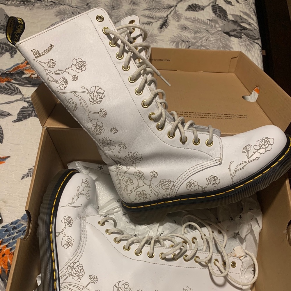Dr. Martens Size 6 US Excellent condition